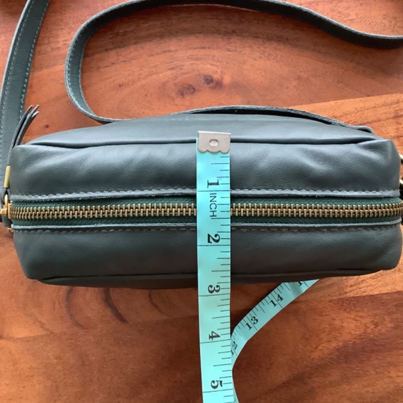 NWT Madewell Transport puffy camera bag dark palm - Picture 5 of 10